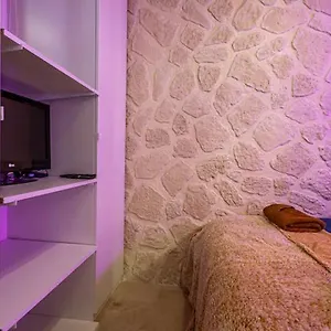 https://at-place-bastille-near-metro-and-maris-modern.fr-paris.fr